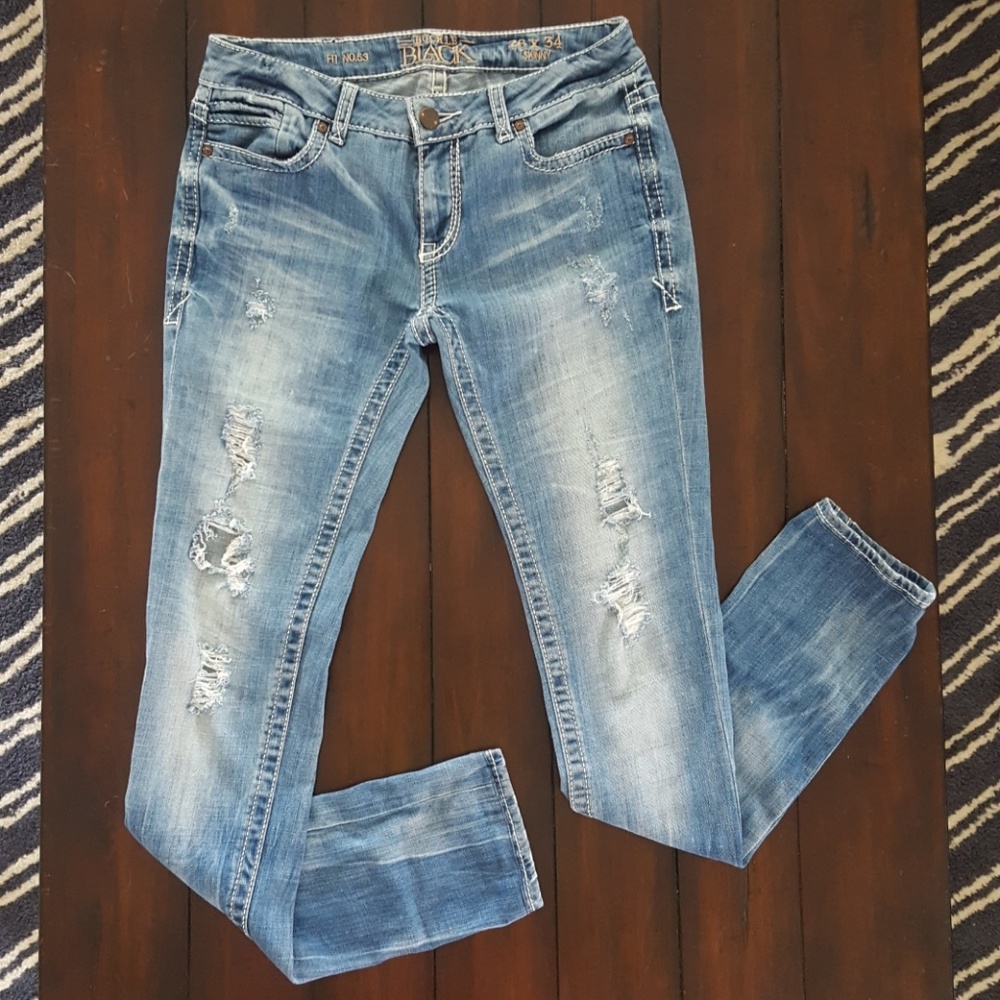 LIKE NEW!!! Buckle Distressed Jeans